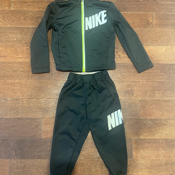Nike Toddler Hoodie and Joggers Pants Two-piece Track Set - Picture 2 of 7